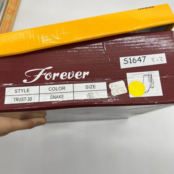 Forever Faux Leather Chunky Heeled Boots Womens Size 8.5 Snake Gray Color Bootie - Picture 10 of 11